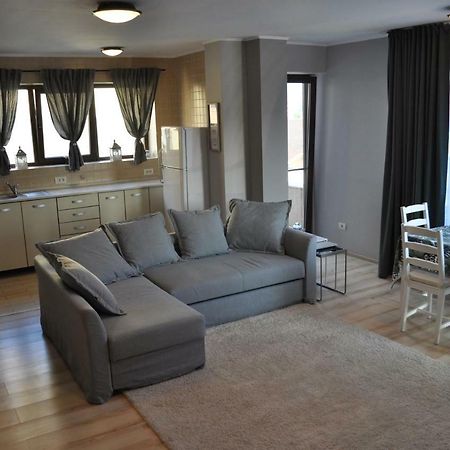 Sleep & Fly Apartment โอโตเปนี ภายนอก รูปภาพ