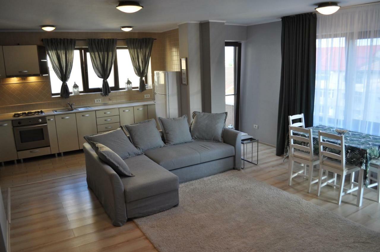 Sleep & Fly Apartment โอโตเปนี ภายนอก รูปภาพ