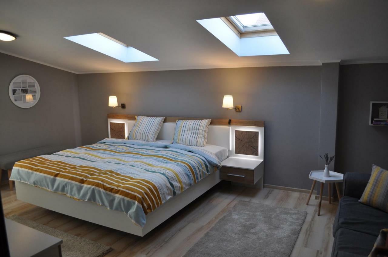 Sleep & Fly Apartment โอโตเปนี ภายนอก รูปภาพ