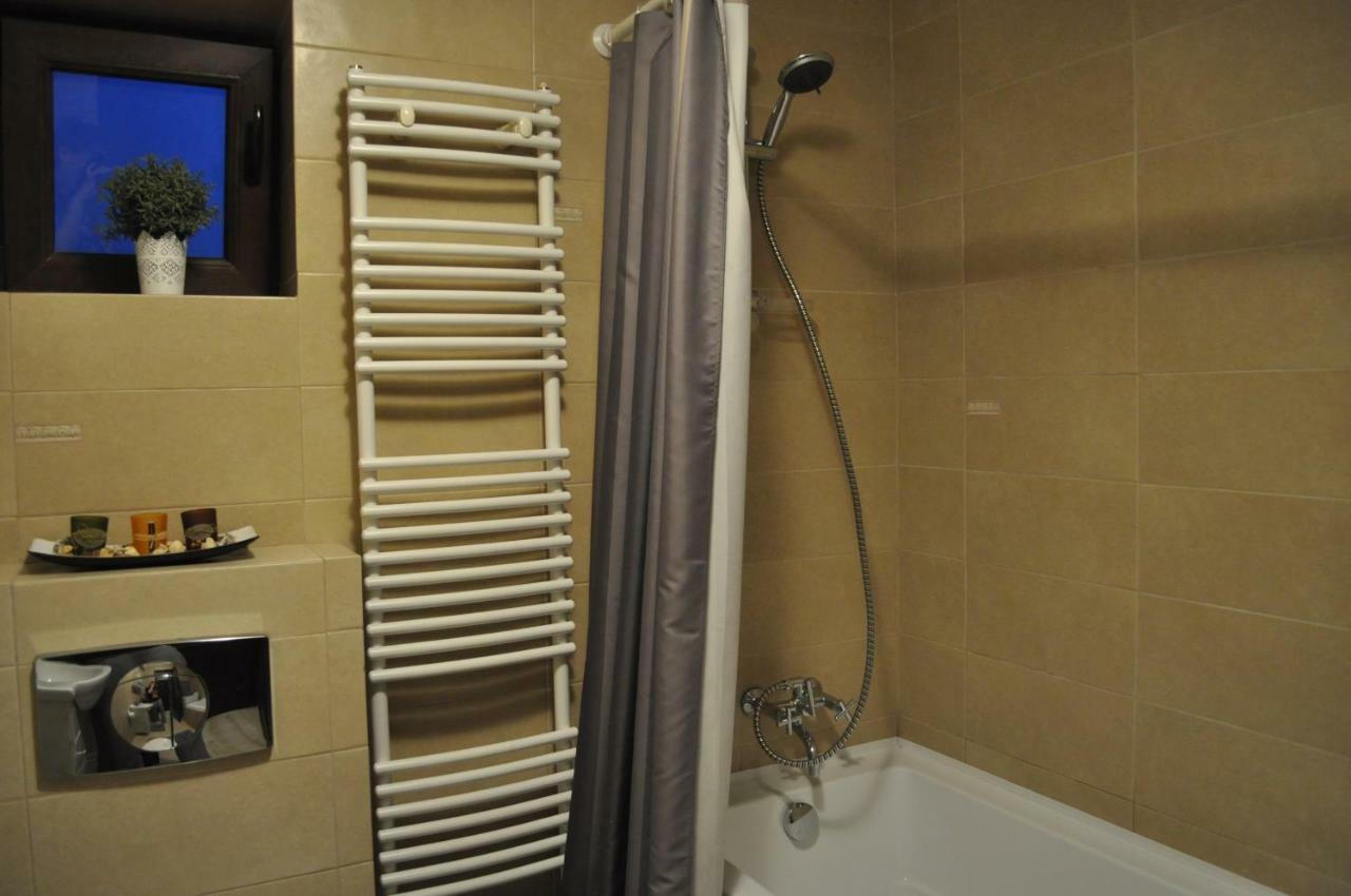 Sleep & Fly Apartment โอโตเปนี ภายนอก รูปภาพ