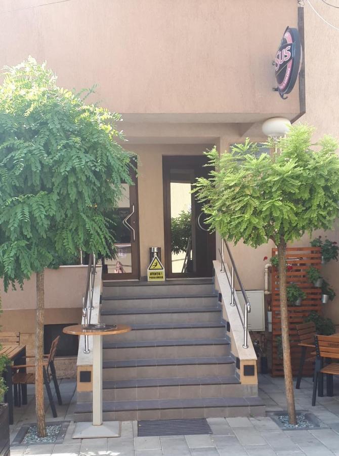 Sleep & Fly Apartment โอโตเปนี ภายนอก รูปภาพ